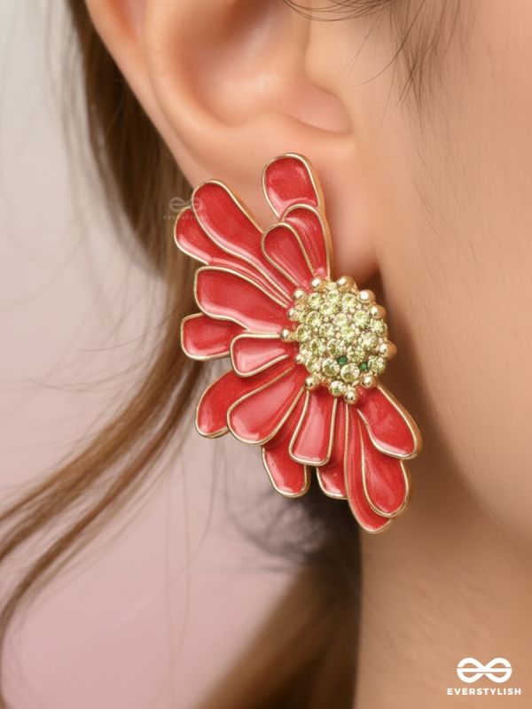 ROUGE GARDENIA – TEXTURED BLOOM STUD EARRINGS