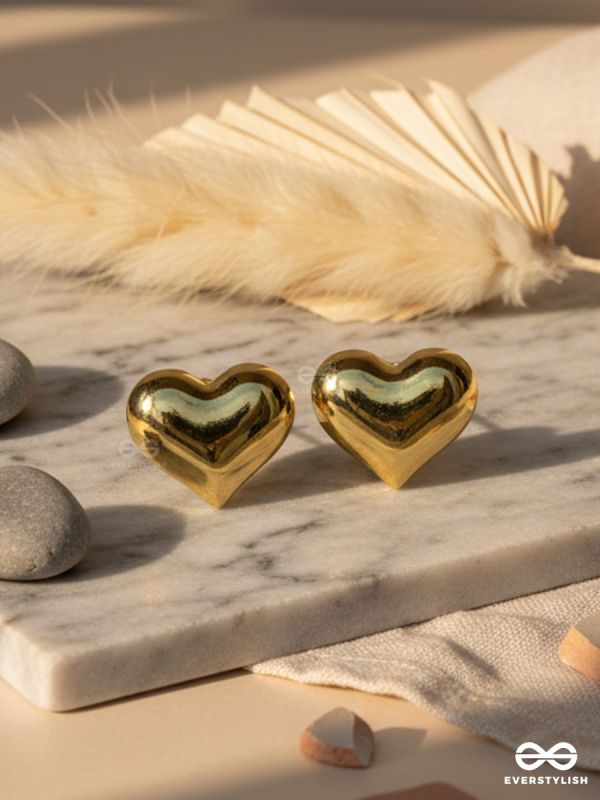 GILDED CRUSH – HEART STUD EARRINGS