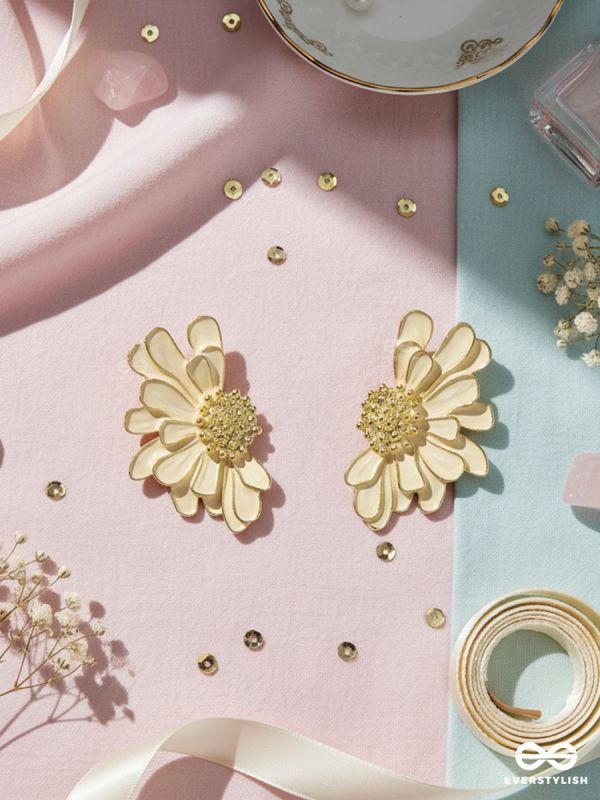 IVORY GARDENIA – TEXTURED BLOOM STUD EARRINGS