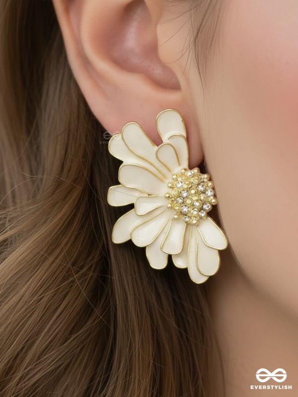 IVORY GARDENIA – TEXTURED BLOOM STUD EARRINGS