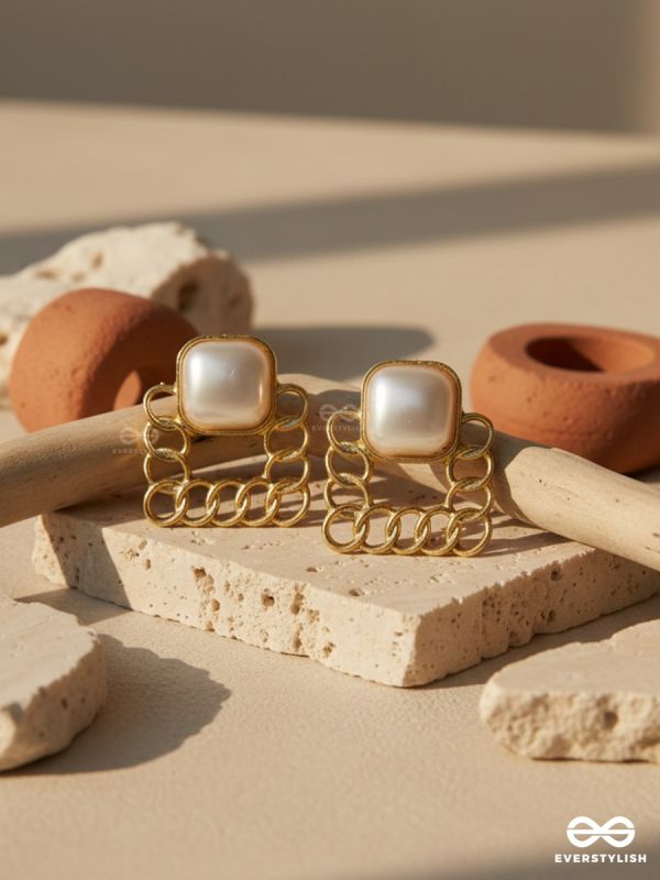 PEARL MATRIX – SCULPTED STUD EARRINGS