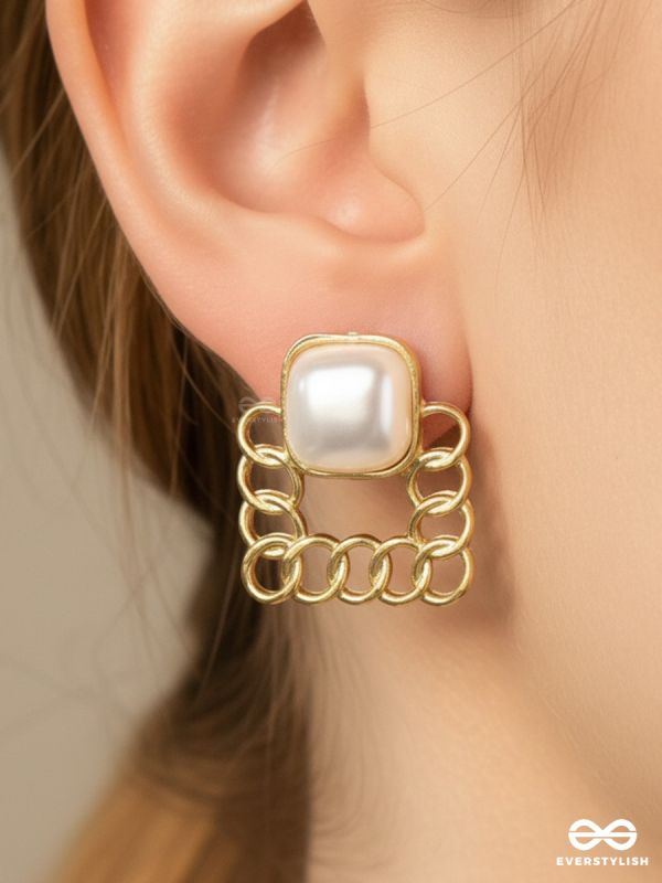 PEARL MATRIX – SCULPTED STUD EARRINGS