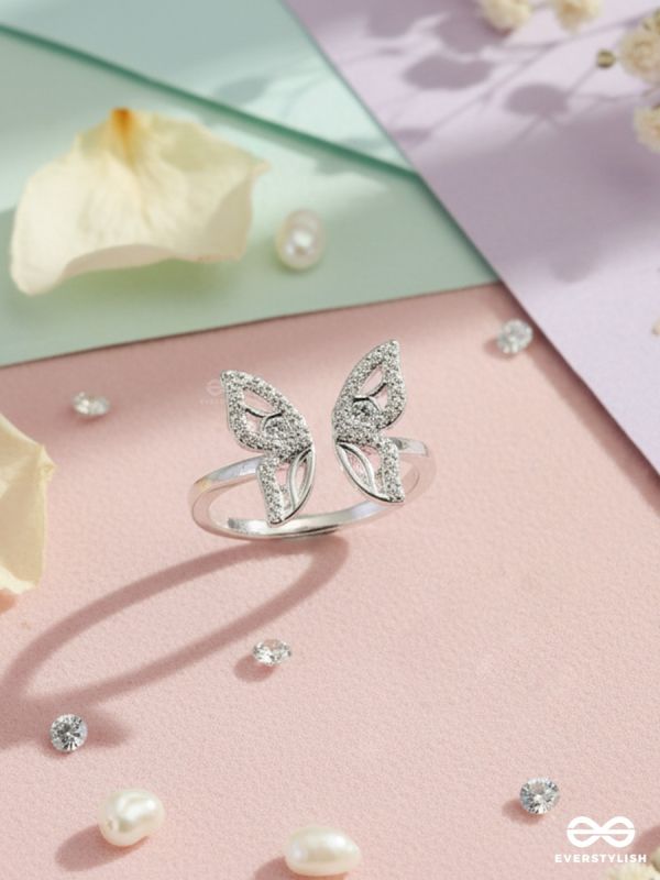 CRYSTAL WINGS – BUTTERFLY TWIST RING