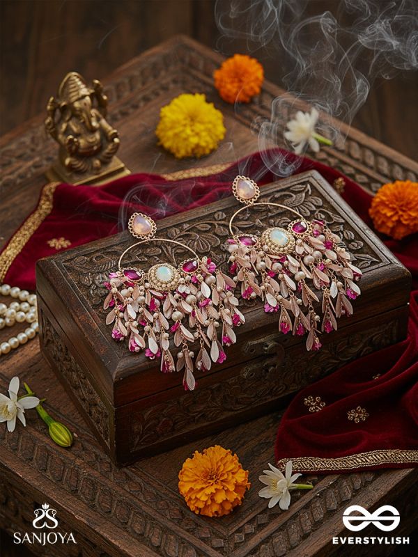 GULMEHERI – ROSELIGHT IN BLOOM – BLUSH CHANDELIER EARRINGS WITH PETAL-LIKE DROPS AND ROSE-TONED ACCENTS