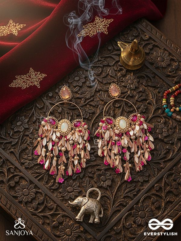 GULMEHERI – ROSELIGHT IN BLOOM – BLUSH CHANDELIER EARRINGS WITH PETAL-LIKE DROPS AND ROSE-TONED ACCENTS