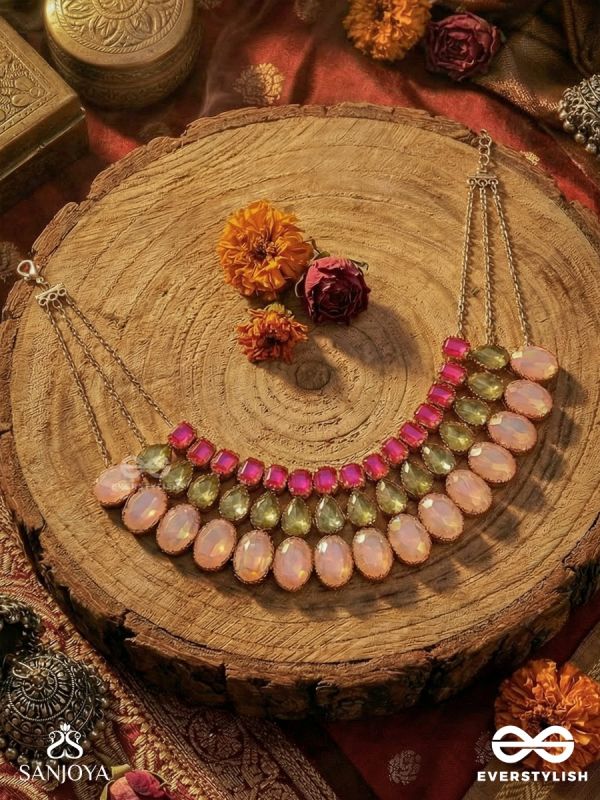 GULBAHARAA – GARDEN IN BLOSSOM – COLOUR-RICH COLLAR NECKLACE WITH PINK STONE LAYERS AND TEXTURED GREEN ELEMENTS