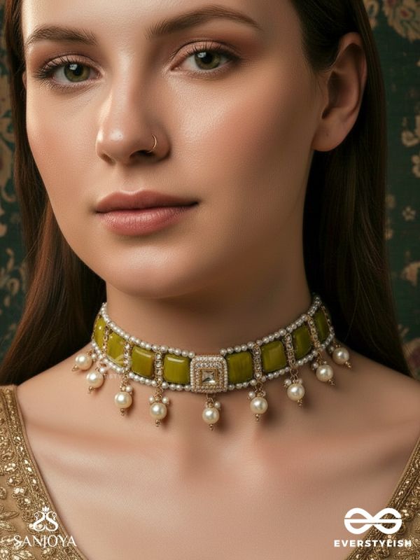 KSHONIKA – EARTH-TONED ORNAMENT – GEOMETRIC GREEN PANEL NECKLACE WITH DELICATE PEARL DROPS