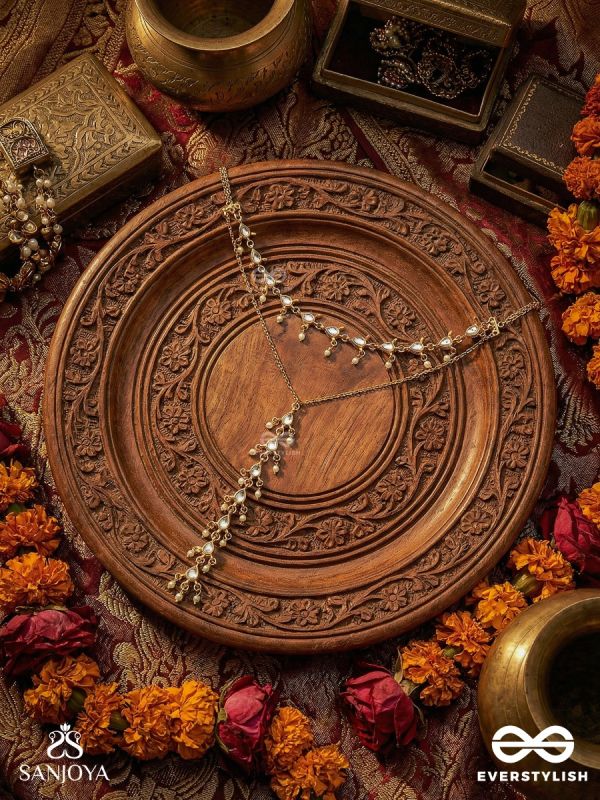 MRINMAYEE – SOFT GLOW – DUAL-LAYER NECKLACE WITH DELICATE PEARL SPRIGS AND CASCADING CENTRE DROP