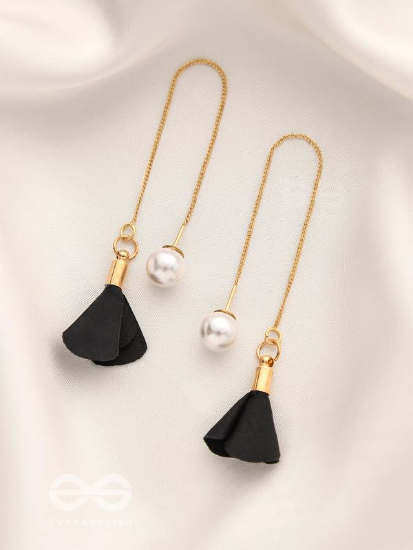 Hanging in balance Pearl and Flowers Needle Earrings- Black