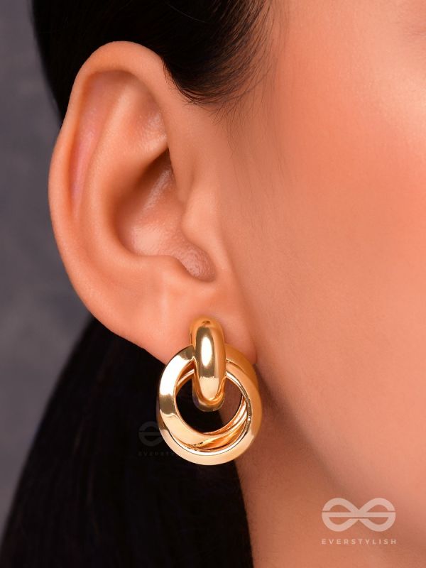 The Entangled Shimmer - Golden Elegant Studs