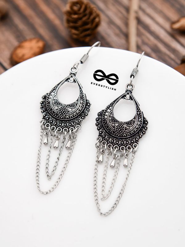The Interlocked Chains Traditional Motif Earrings