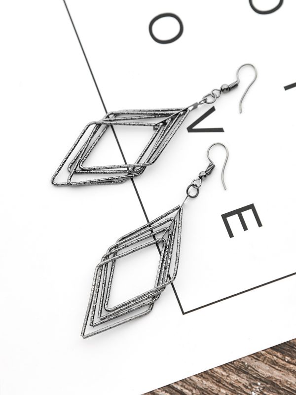 The Shimmery Rhombus - Dark Grey Elegant Earrings