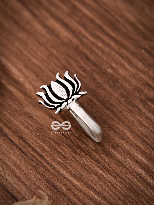 The Little Lotus Non-piercing Boho Nosepin