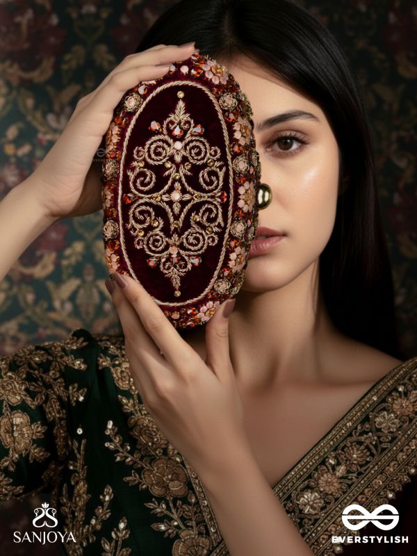 ZEVARIYA – HEIRLOOM-STYLE OVAL CLUTCH WITH INTRICATE ZARI DETAILING AND GOLDEN METAL FRAME