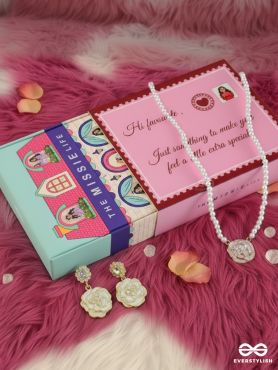 PEARL GARDEN – IVORY FLORAL EARRINGS & NECKLACE JEWELLERY SET