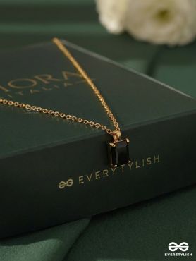 DUSK EMPRESS – STAINLESS STEEL 18K GOLD PLATED ANTI-TARNISH BLACK STONE PENDANT NECKLACE