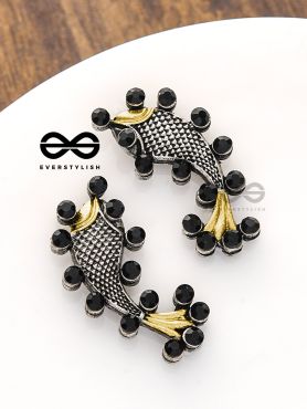 The Dual-Tone Embellished Fish Studs (Onyx Black)