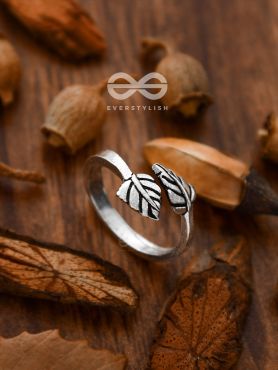 The Intricate Leaflets Toe Ring - Tiny Trinket Collection