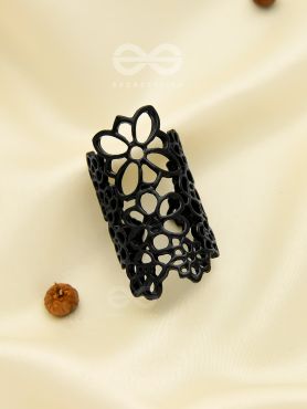 The Alluring floral adjustable ring- Coal Black