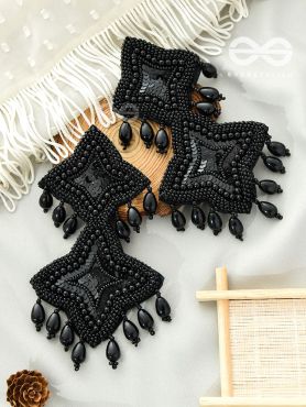 THE ROYAL GLAMOUR - EMBROIDERED PEARL STATEMENT EARRINGS (Black)