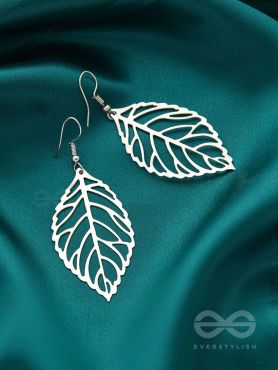 LEAF ME ALONE - Casual Silver Danglers