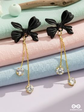 Shooting Stars- Black and Golden Solitaire Studded Earrings