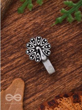 THE DANCING PEACOCK - OXIDISED PRESS-ON NOSEPIN