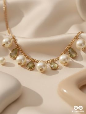 The Daisy Shrub- Golden Embellished Necklace With Anti-Tarnish Coating 