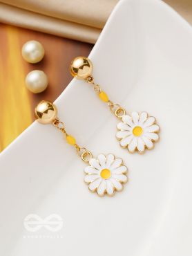 THE WHITE DAISIES - GOLDEN EMBELLISHED EARRINGS