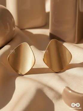 ARCHED AURA - GOLDEN STUD EARRINGS