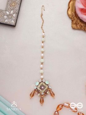 SUNDARA SHOBHA - BEAUTIFUL RADIANCE- ELEGANT MANGTIKA SURROUNDED BY SPARKLING STONES, DELICATE PEARLS AND LIGHT GREEN BEADS