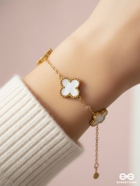 GOLDEN WHITE CLOVER - HOLOGRAPHIC STAINLESS STEEL 18K GOLD PLATED ANTI TARNISH BRACELET