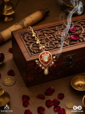 JWLALA - FLAME-LIKE BEAUTY - MAJESTIC HANDCRAFTED KUNDAN MAANGTIKA WITH ORNATE RED AND GOLDEN DETAILS