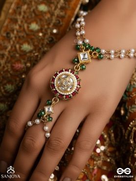 AARADHIKA – DIVINE ADORNMENT – ELEGANT HATHPHOOL WITH GEMMED CENTREPIECE AND PEARL LINK CHAINS