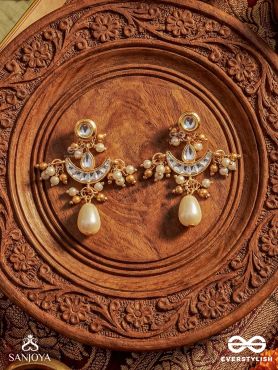 SHASHIBIMB – REFLECTION OF THE MOON – KUNDAN EARRINGS ADORNED WITH PEARL DROP AND GOLD ACCENTS