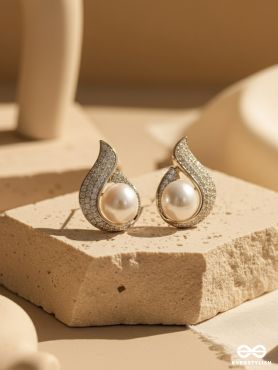 THE MOON WHIRL – GLEAMING PEARL STUDS WRAPPED IN CELESTIAL SWIRLS