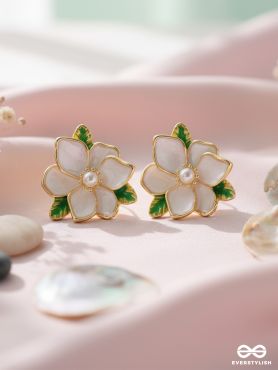 GARDEN MUSE – MINIMAL WHITE BLOOM STUDS 