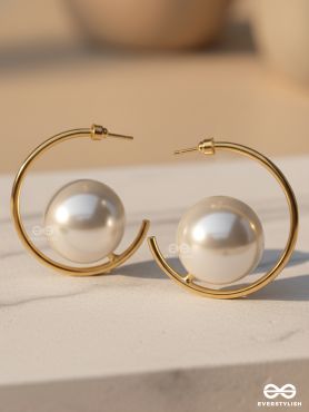LUNAR LOOP – MODERN PEARL EARRINGS IN A GOLD HOOP DESIGN