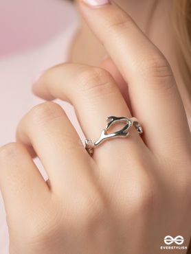 SILVER RIPPLE – SCULPTED WAVE RING
