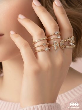 LUNAR FLUTTER - DELICATE GOLDEN RING SET