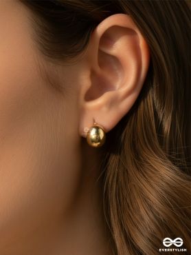 GOLDEN PEBBLE – MINIMAL STUD EARRINGS