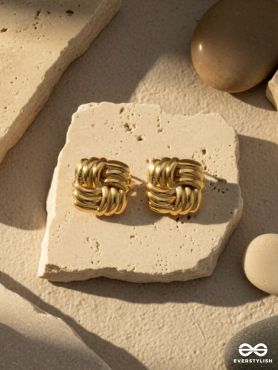 INTERLINK – CONTEMPORARY GOLD STUDS