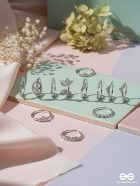 TIED IN SPARKLE – DELICATE SILVER RING SET