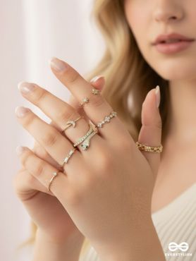 SUBTLE RHYTHM – LIGHTWEIGHT GOLDEN RING SET