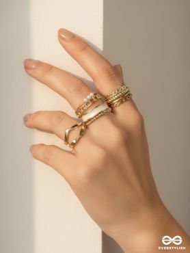 THE PRETTY STACK – GOLD RING SET