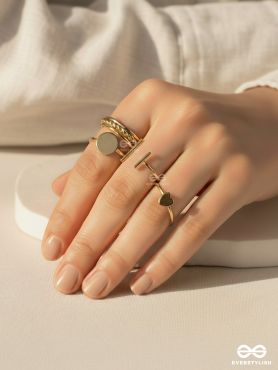 MICRO MOMENTS – DELICATE GOLD RING SET