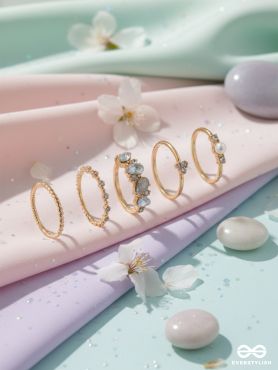 THE SOFT SET – MINIMAL CHARM RING SET