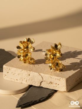 PETAL BURST – GOLDEN CLUSTER STUDS