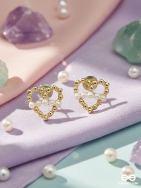 LOVE OUTLINED – BEADED HEART STUDS