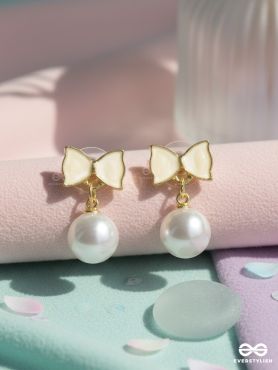 VELORA RIBBON – CLASSIC PEARL EARRINGS